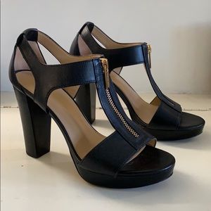 GORGEOUS MICHAEL KORS HEELS